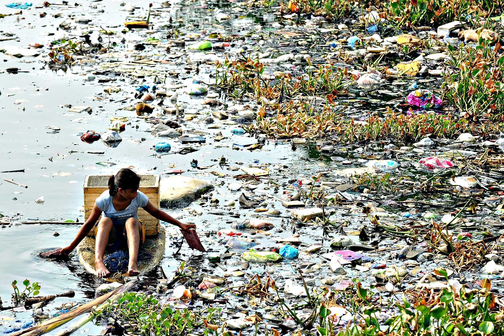 Beautiful busy crowded clean relaxed polluted