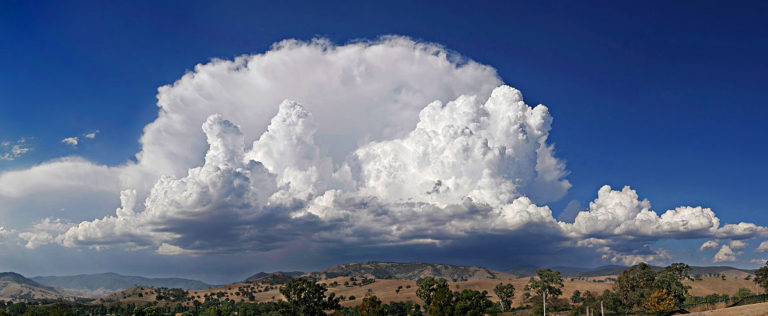1200px-Anvil_shaped_cumulus_panorama_edit_crop