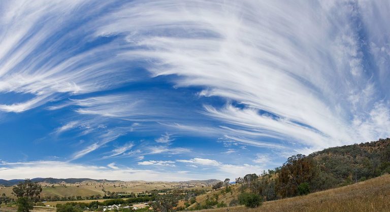 Cirrus_sky_panorama